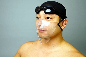 日本又一奇葩发明,可用于游泳的透明防水口罩