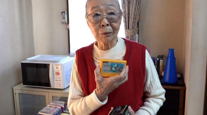90岁老奶奶直播打游戏