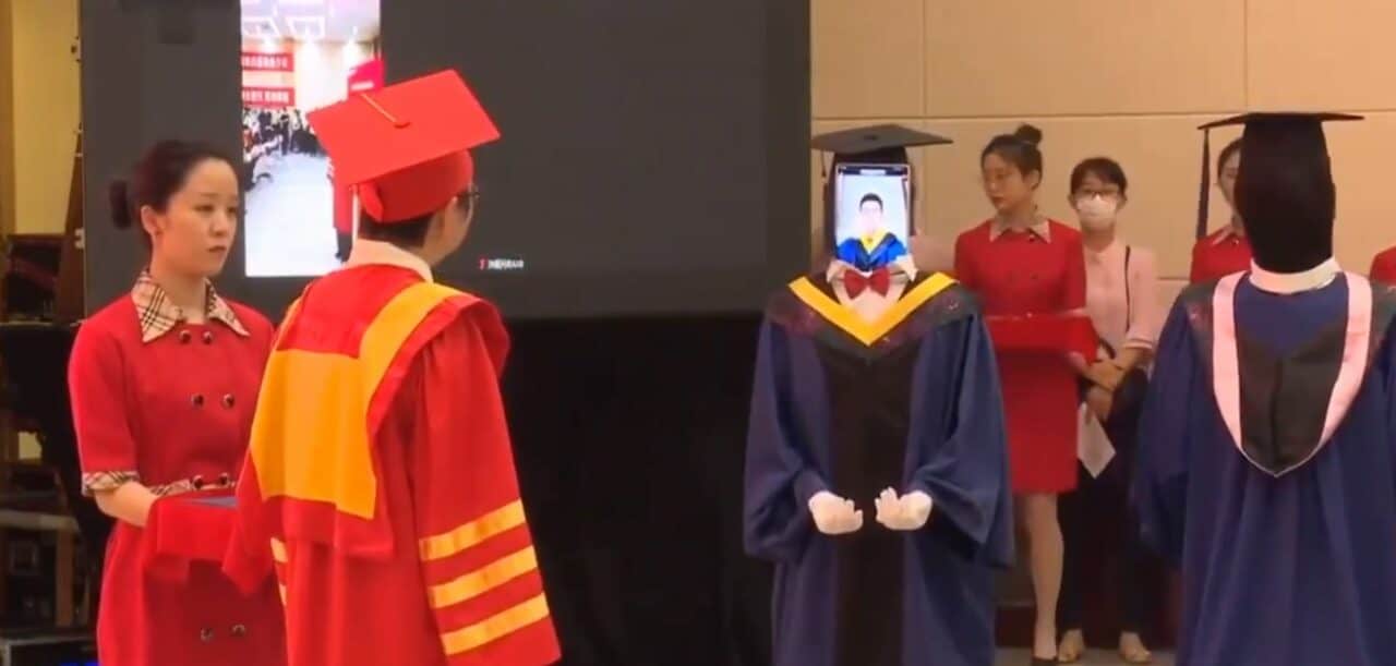 南京邮电大学举行了线上研究生毕业典礼