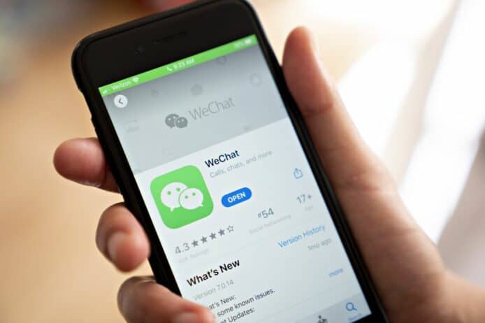 苹果若下架微信， iPhone明年出货量或将下跌三成