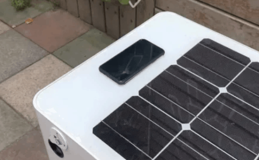 公园出现太阳能智能座椅，可为手机无线充电还有Wi-Fi