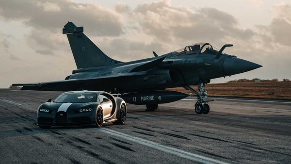 布加迪 Chiron Sport 与法国Dassault Rafale战斗机竞速